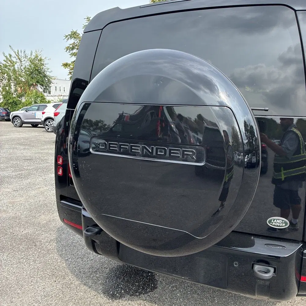 2023 Land Rover Defender 130 X-Dynamic SE