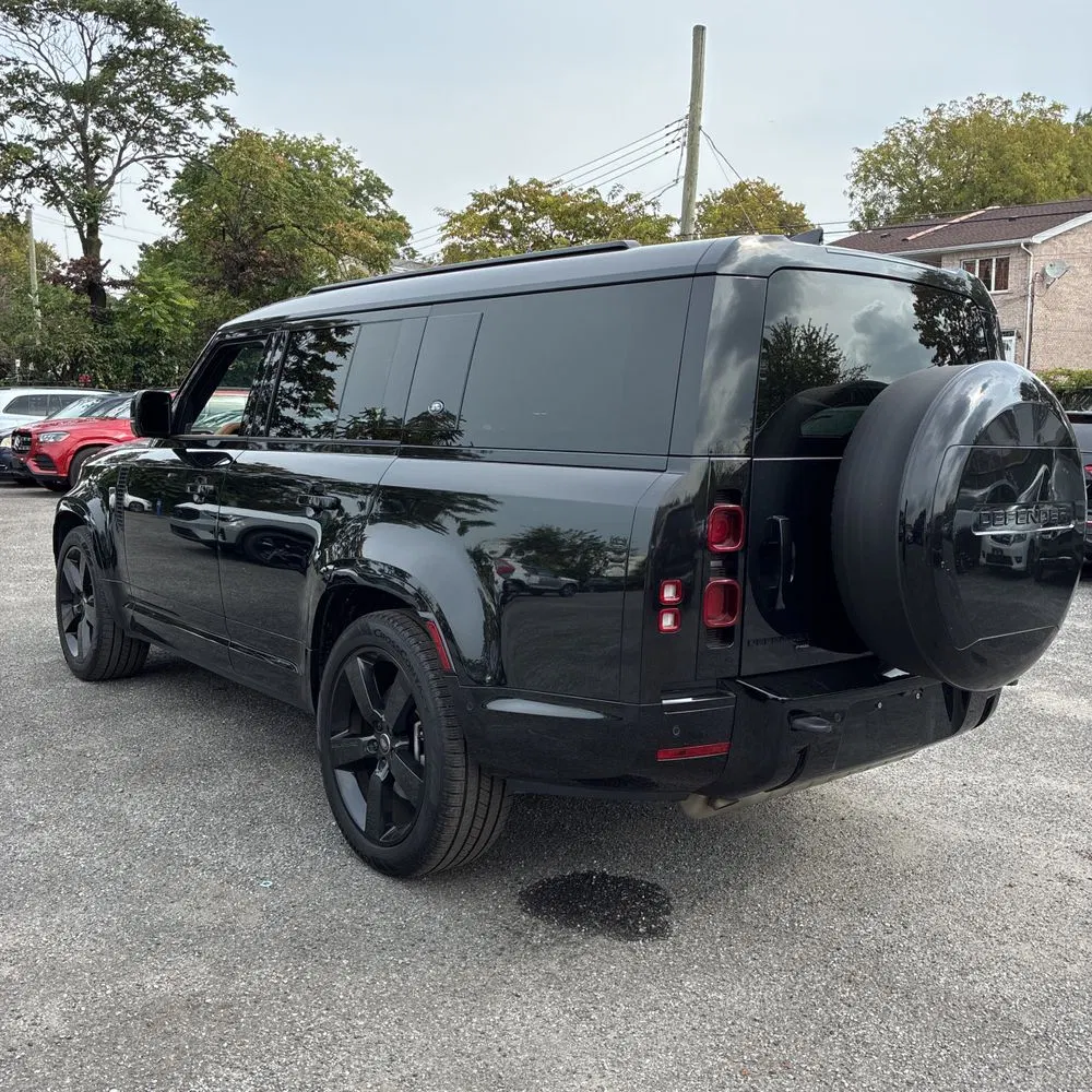 2023 Land Rover Defender 130 X-Dynamic SE