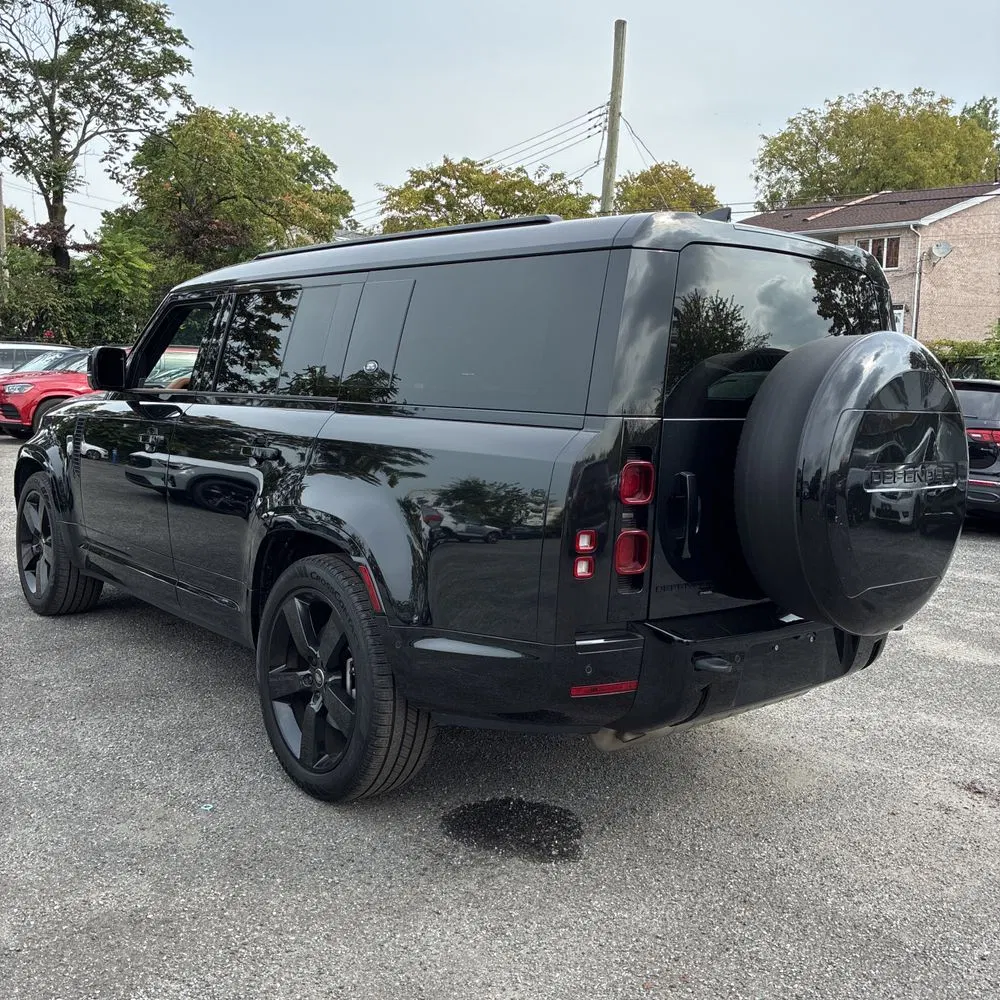 2023 Land Rover Defender 130 X-Dynamic SE