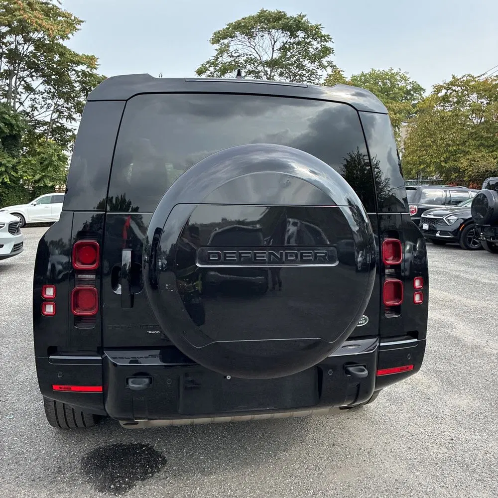 2023 Land Rover Defender 130 X-Dynamic SE