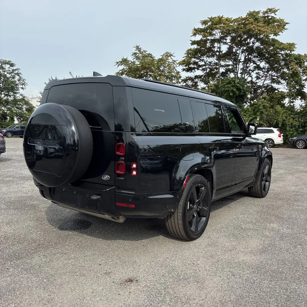 2023 Land Rover Defender 130 X-Dynamic SE