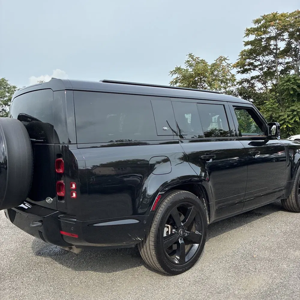 2023 Land Rover Defender 130 X-Dynamic SE
