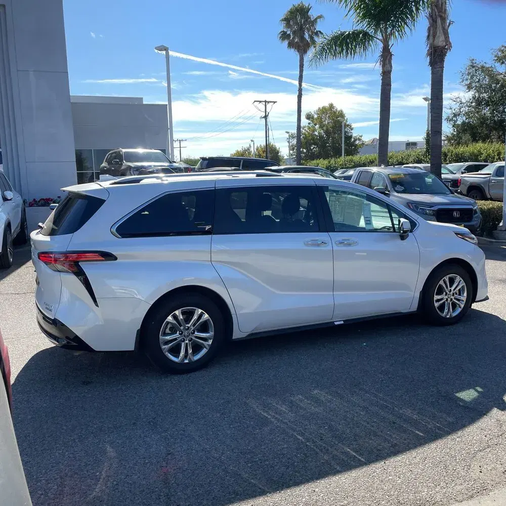 2023 Toyota Sienna Platinum 7-Passenger