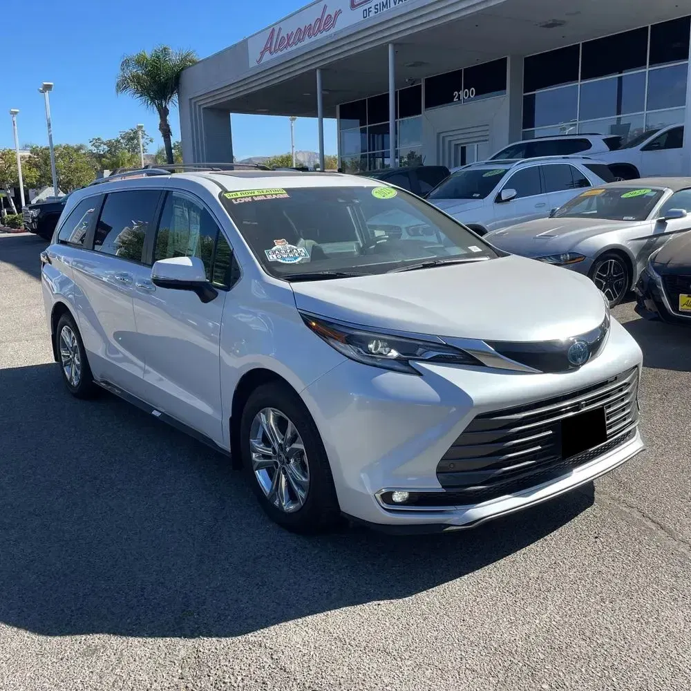 2023 Toyota Sienna Platinum 7-Passenger