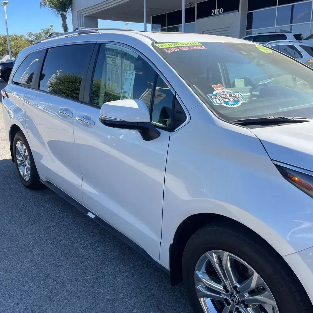 2023 Toyota Sienna Platinum 7-Passenger