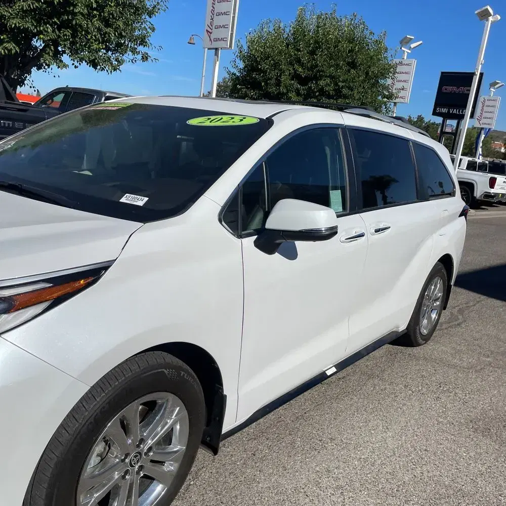 2023 Toyota Sienna Platinum 7-Passenger