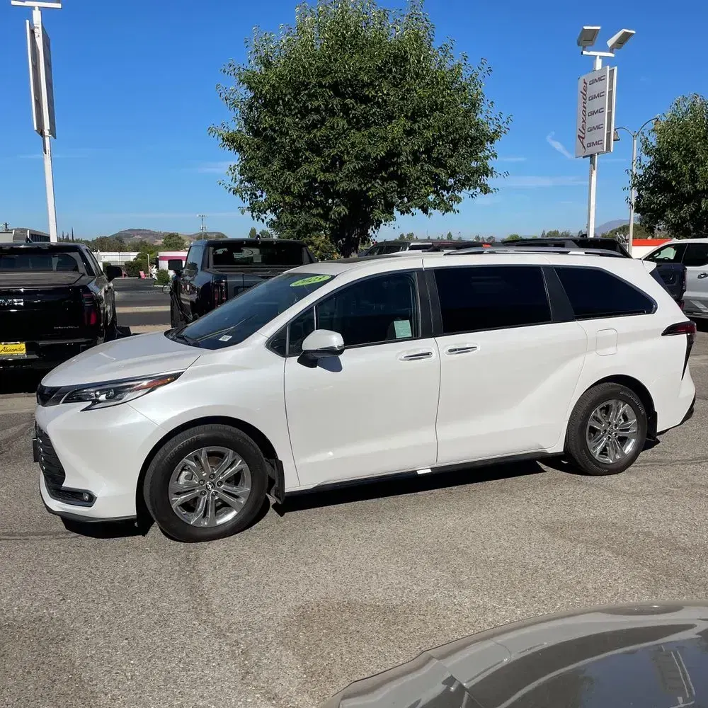 2023 Toyota Sienna Platinum 7-Passenger