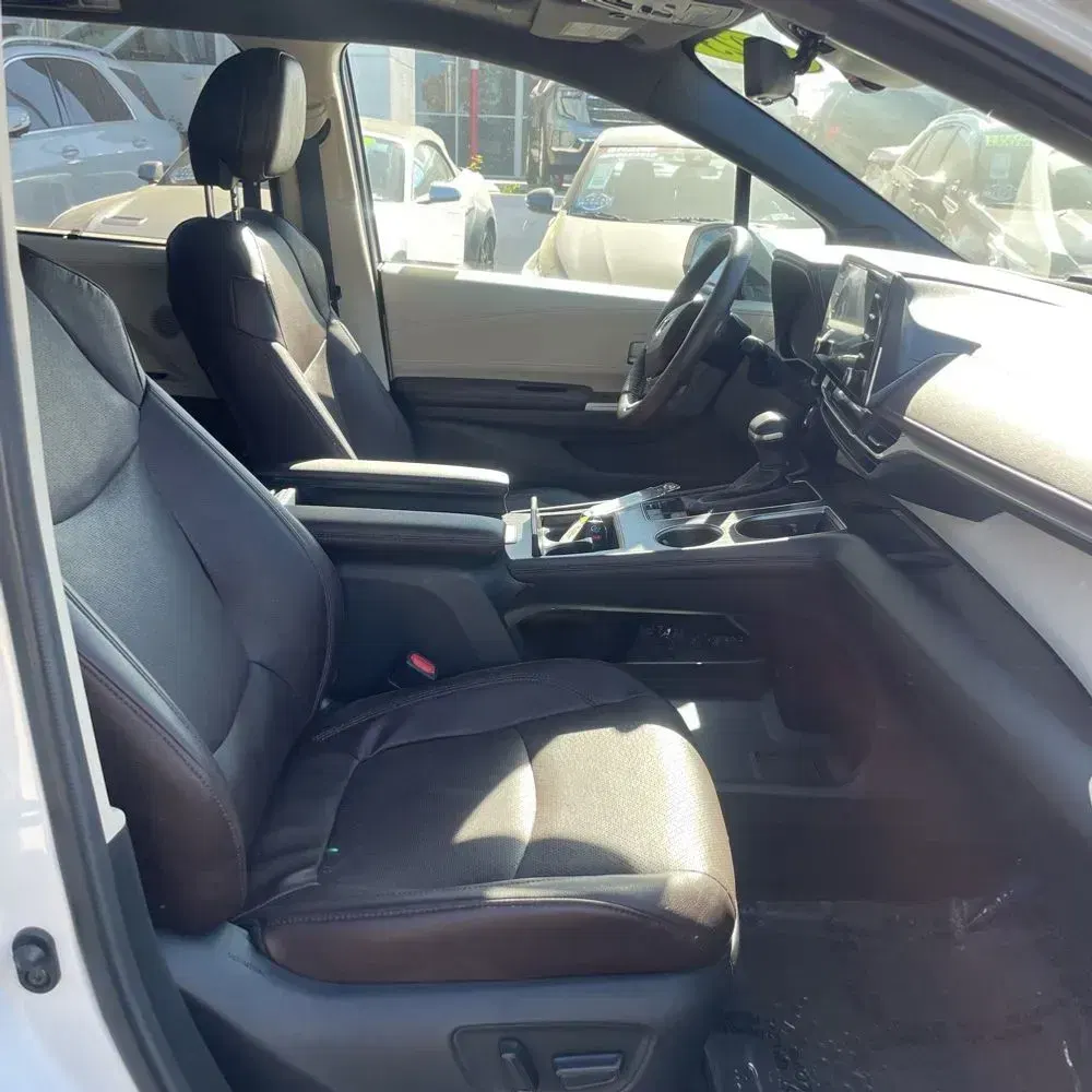 2023 Toyota Sienna Platinum 7-Passenger