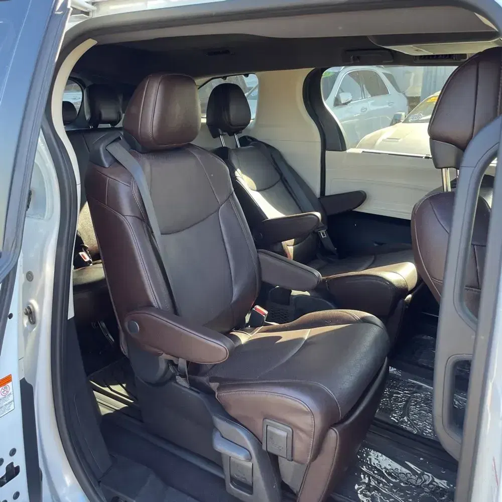 2023 Toyota Sienna Platinum 7-Passenger