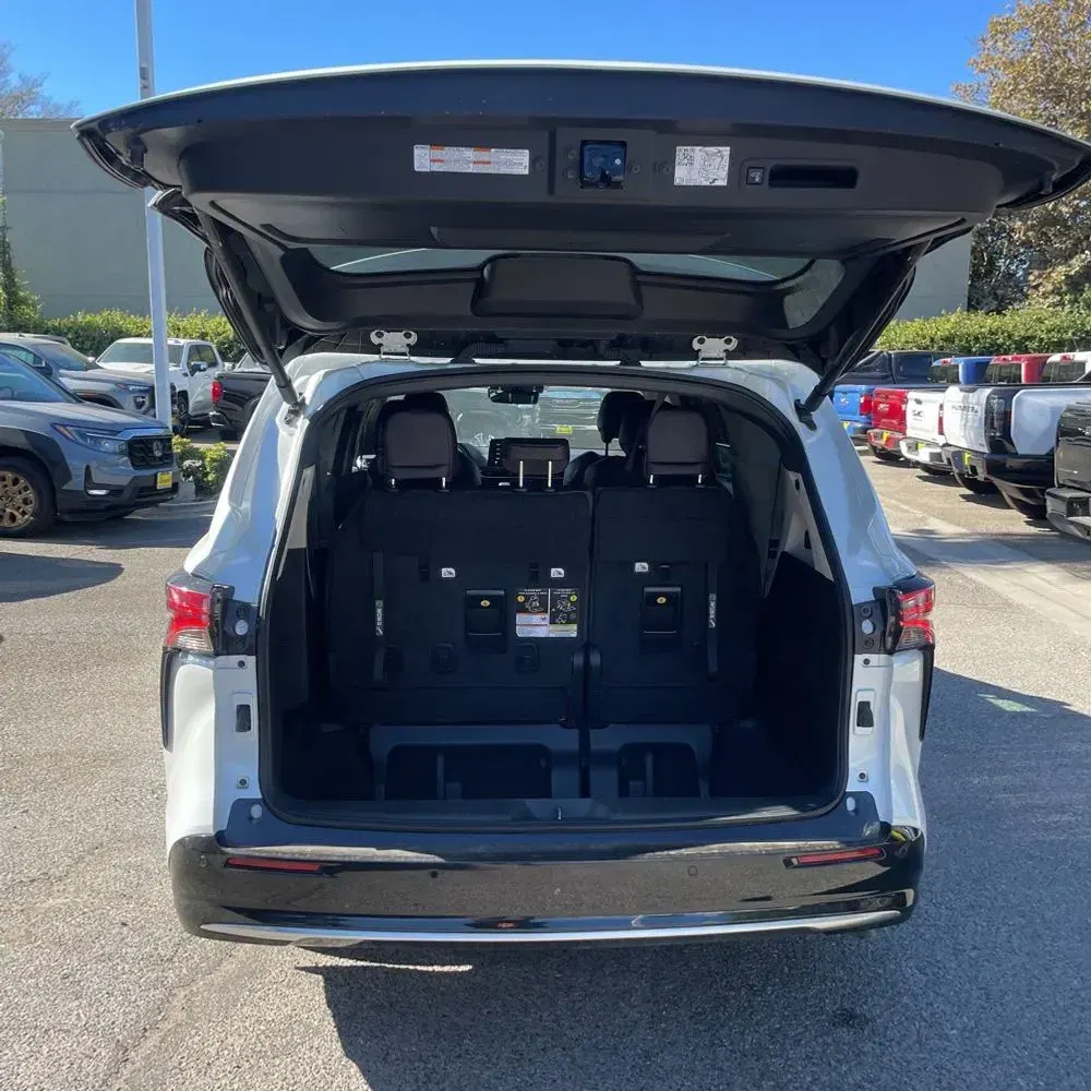 2023 Toyota Sienna Platinum 7-Passenger