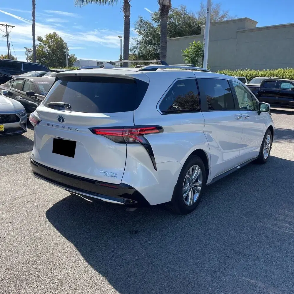 2023 Toyota Sienna Platinum 7-Passenger