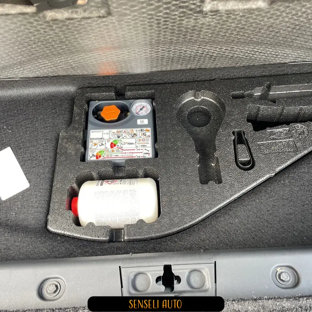 2024 Land Rover Range Rover P400 SE LWB