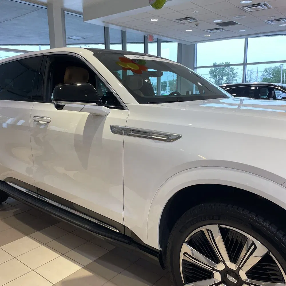 2025 Cadillac Escalade IQ Luxury 2