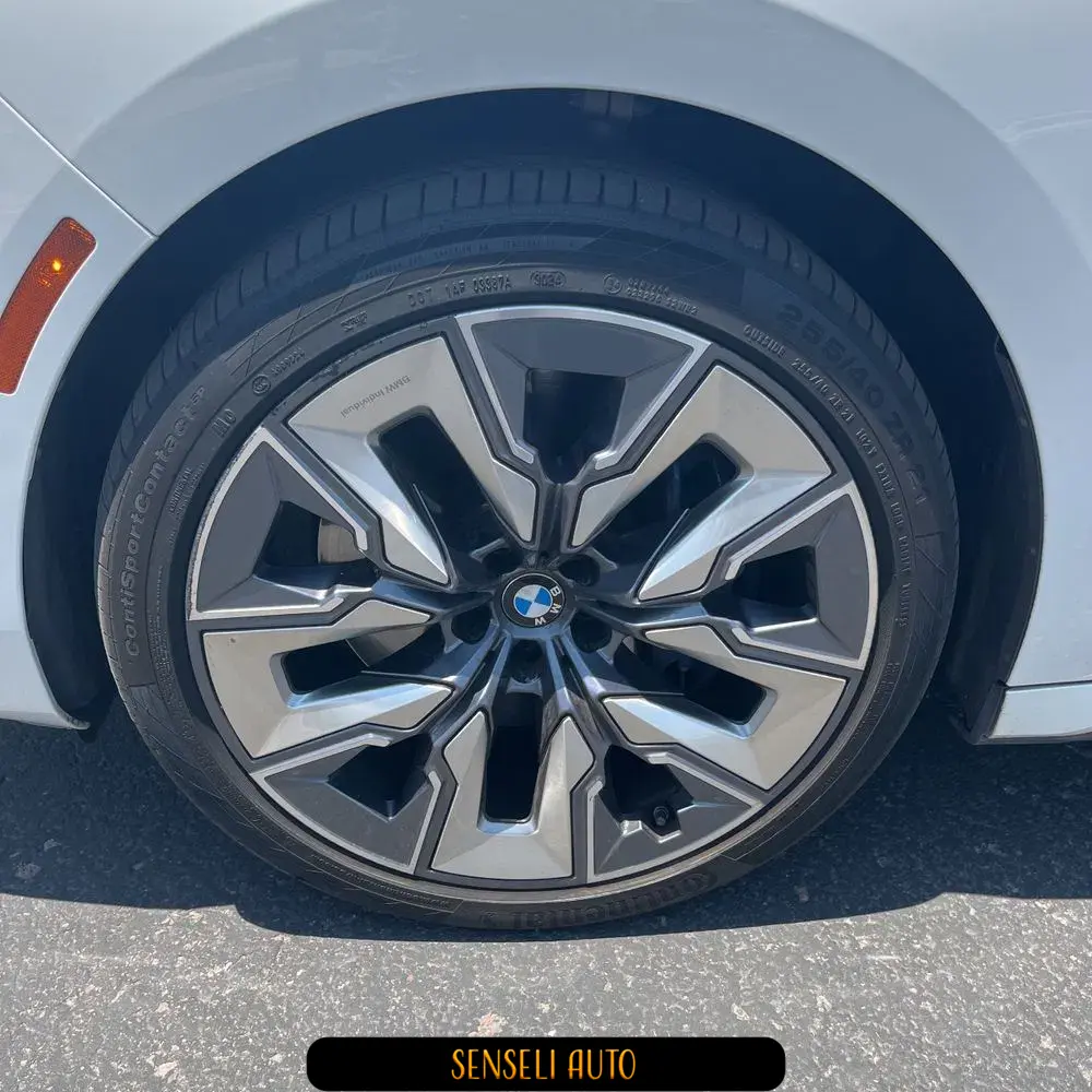2023 BMW 7-Series 740i