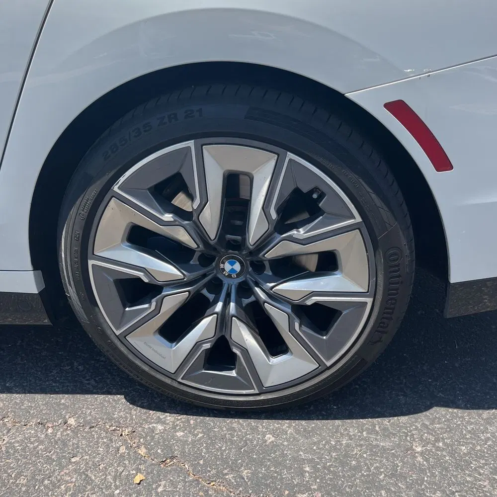2023 BMW 7-Series 740i
