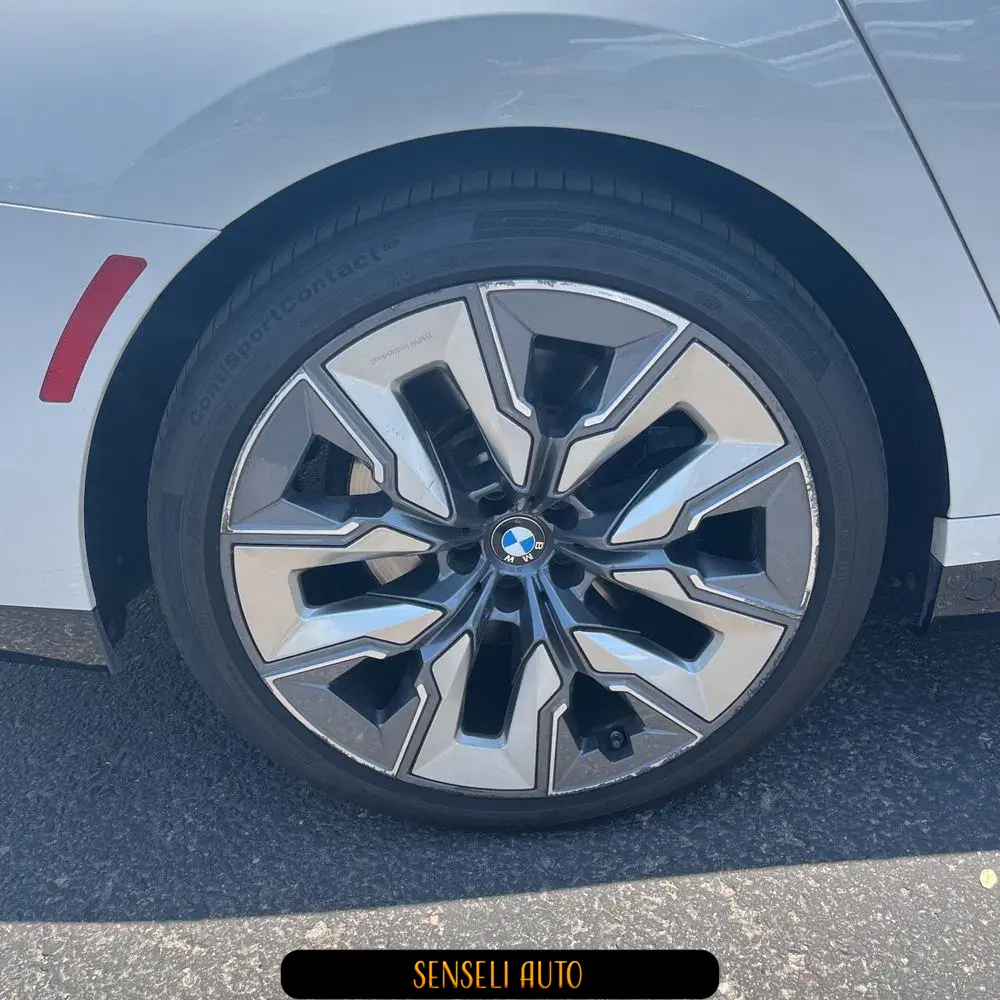 2023 BMW 7-Series 740i