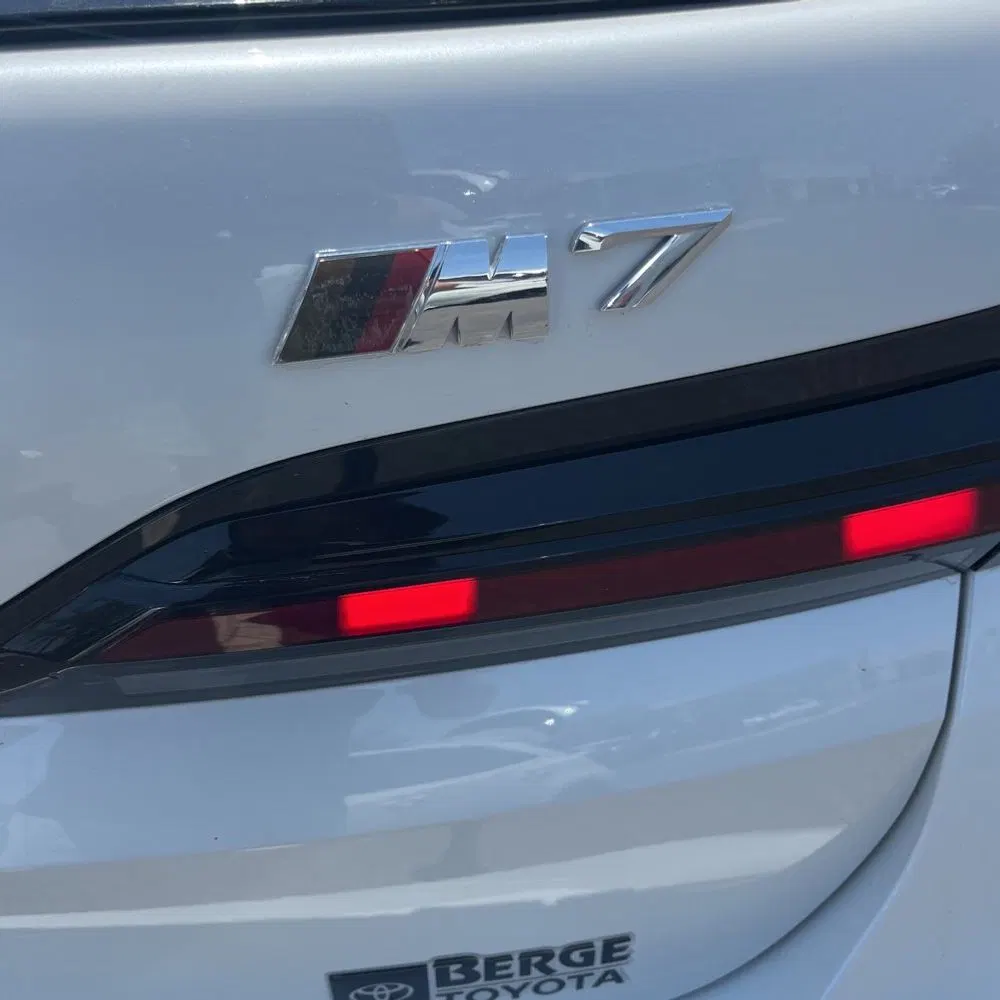 2023 BMW 7-Series 740i