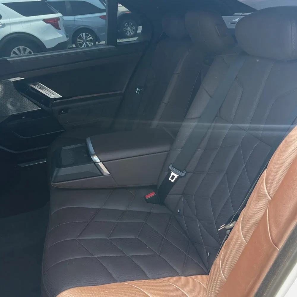 2023 BMW 7-Series 740i