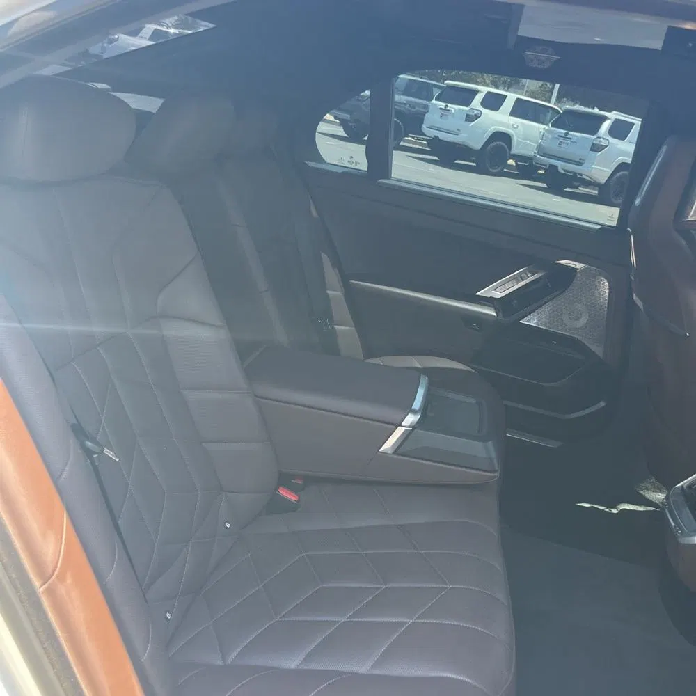 2023 BMW 7-Series 740i