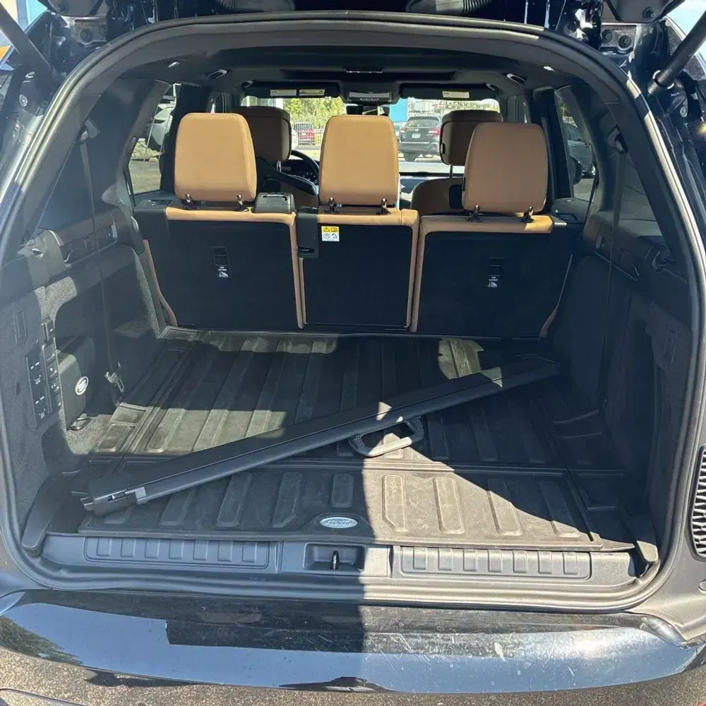 2024 Land Rover Discovery Dynamic SE P300
