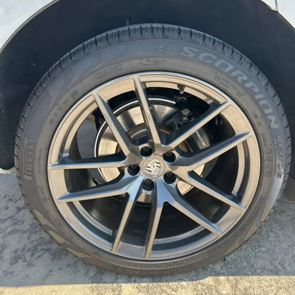 2024 Porsche Macan Base