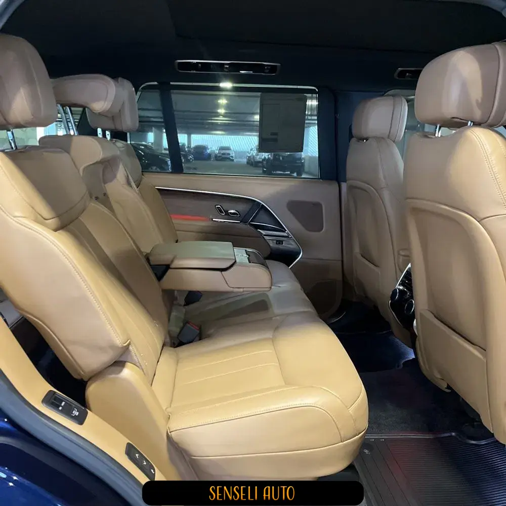 2023 Land Rover Range Rover P400 SE LWB