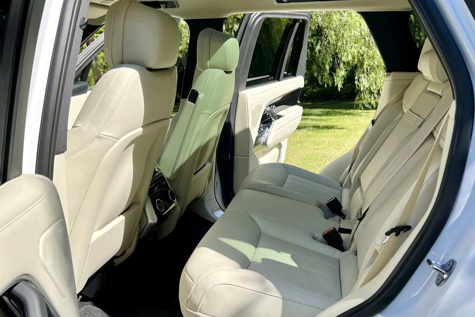 2023 Range Rover P530 SE - ~150 Miles, Twin-Turbo V8, AWD, Premium Interior Upgrade Package