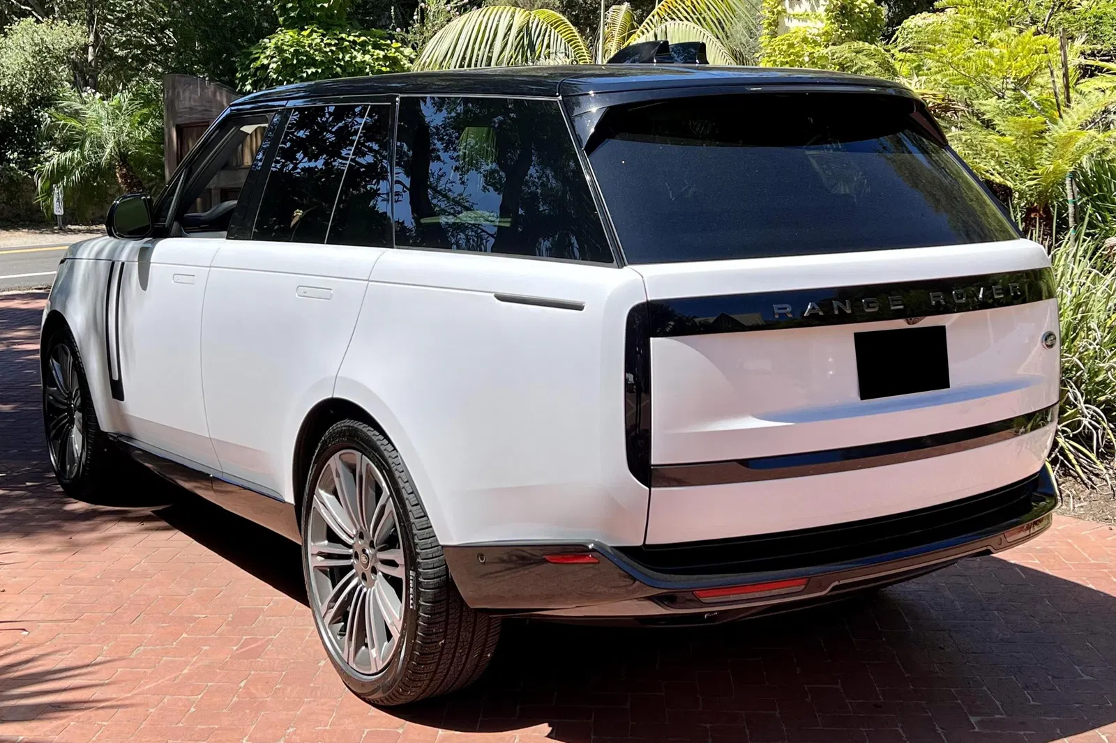 2023 Range Rover P530 SE - ~150 Miles, Twin-Turbo V8, AWD, Premium Interior Upgrade Package