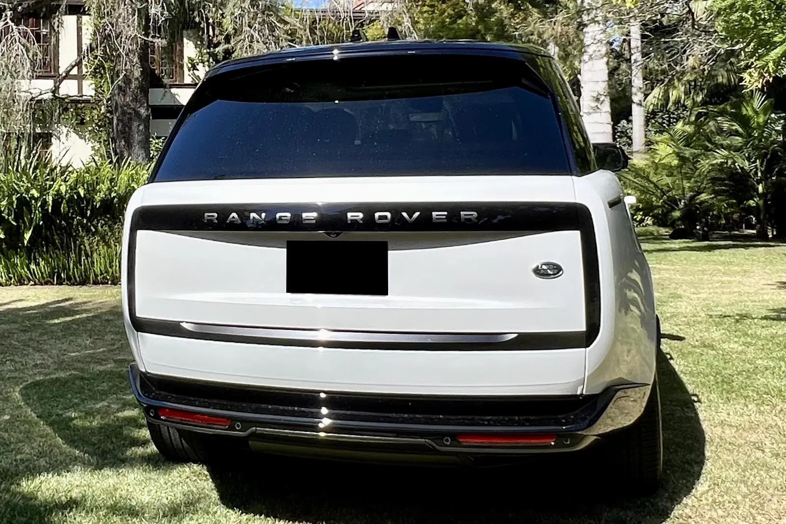 2023 Range Rover P530 SE - ~150 Miles, Twin-Turbo V8, AWD, Premium Interior Upgrade Package
