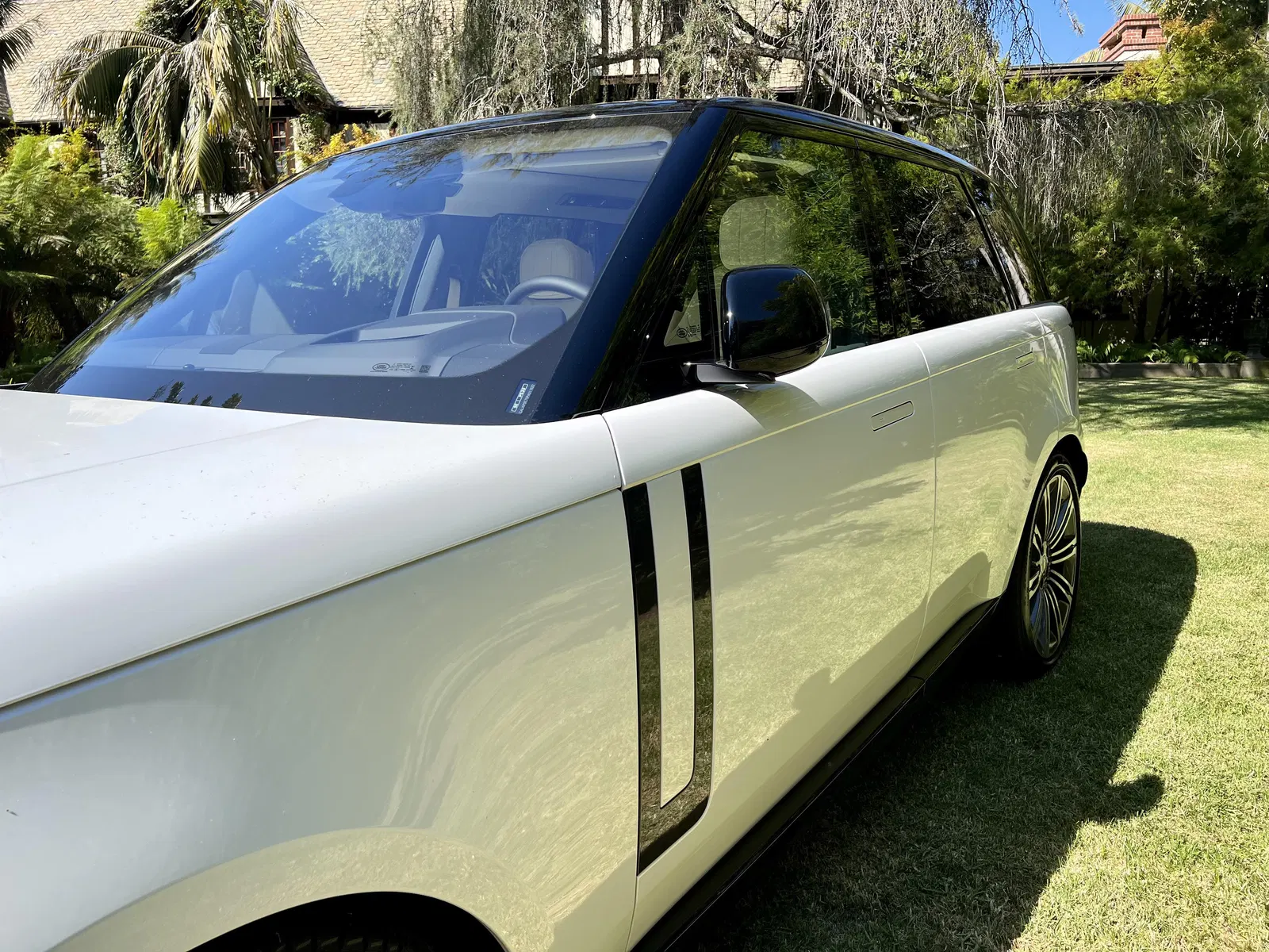 2023 Range Rover P530 SE - ~150 Miles, Twin-Turbo V8, AWD, Premium Interior Upgrade Package