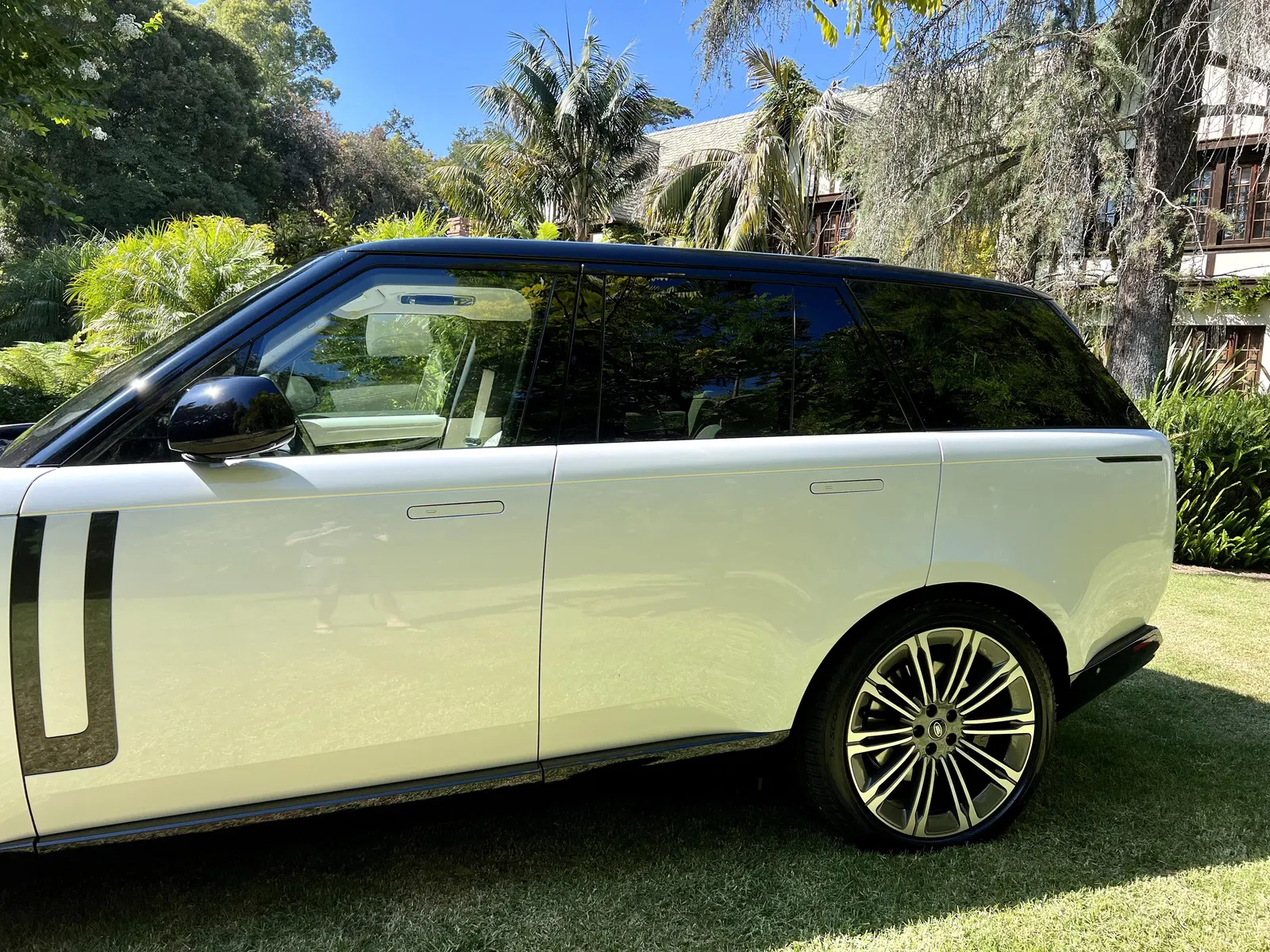 2023 Range Rover P530 SE - ~150 Miles, Twin-Turbo V8, AWD, Premium Interior Upgrade Package