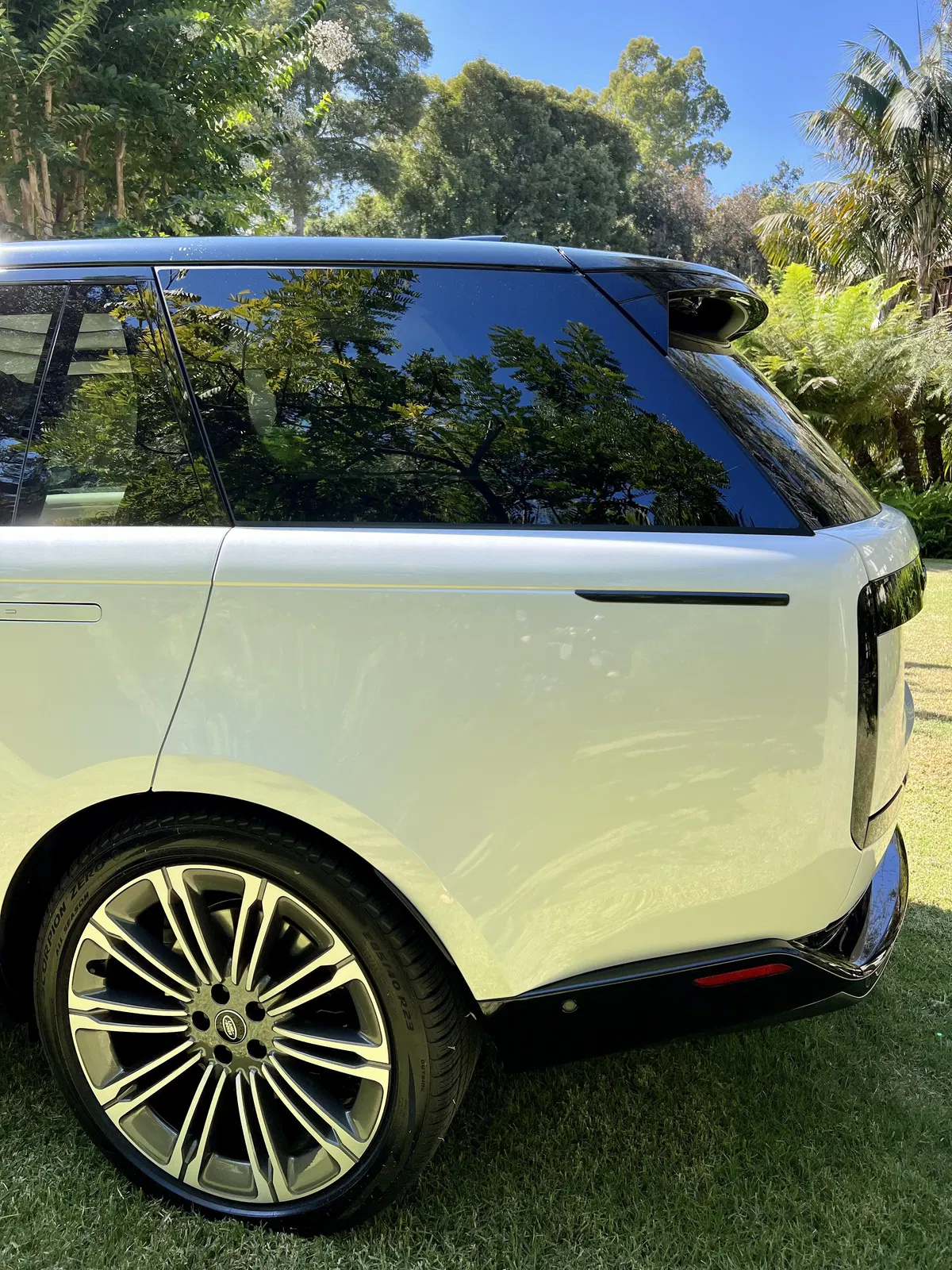 2023 Range Rover P530 SE - ~150 Miles, Twin-Turbo V8, AWD, Premium Interior Upgrade Package
