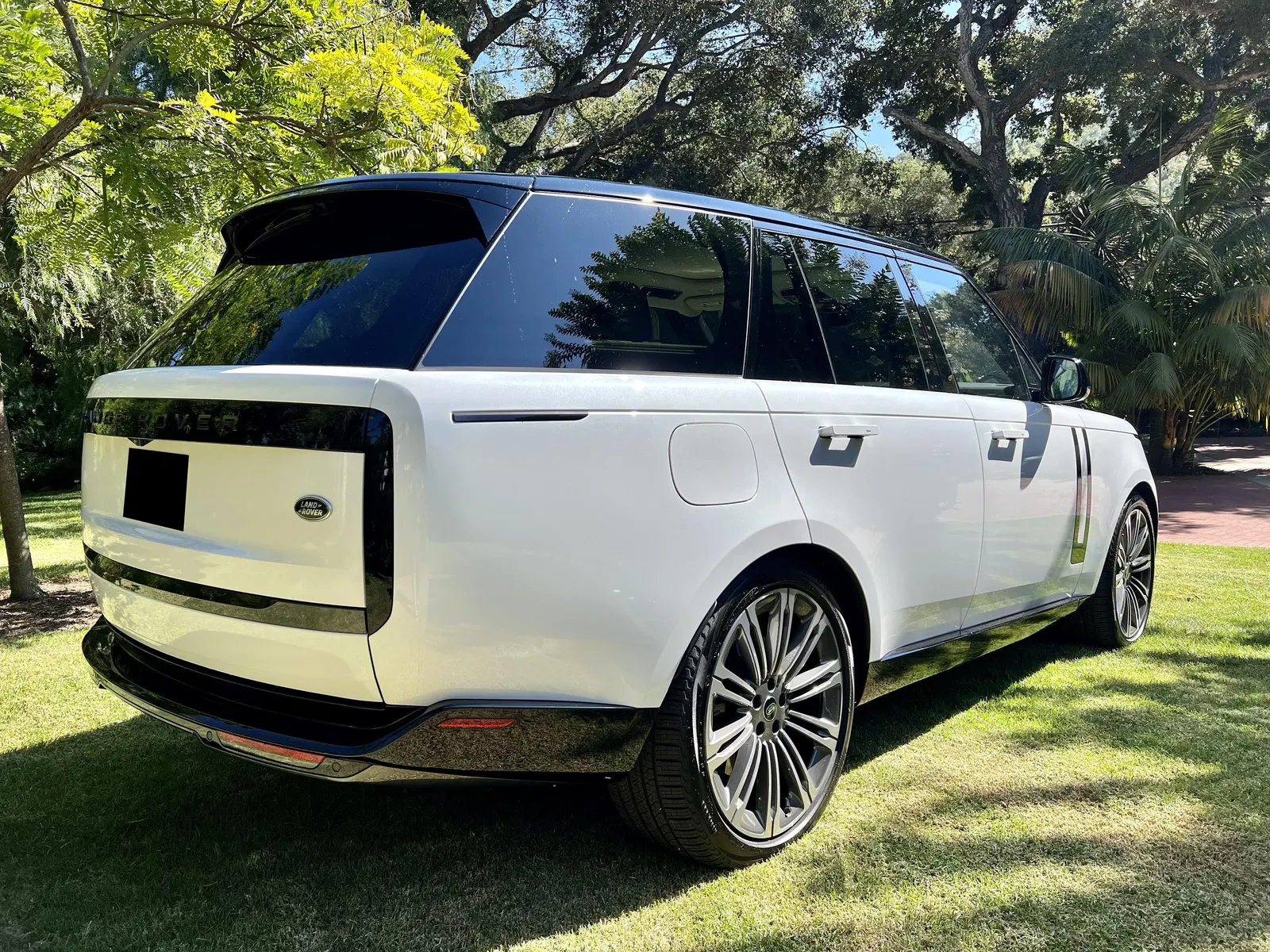 2023 Range Rover P530 SE - ~150 Miles, Twin-Turbo V8, AWD, Premium Interior Upgrade Package
