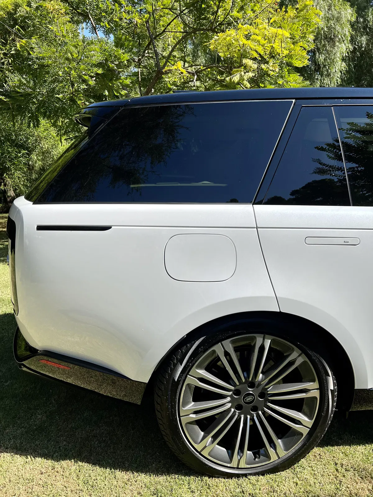 2023 Range Rover P530 SE - ~150 Miles, Twin-Turbo V8, AWD, Premium Interior Upgrade Package