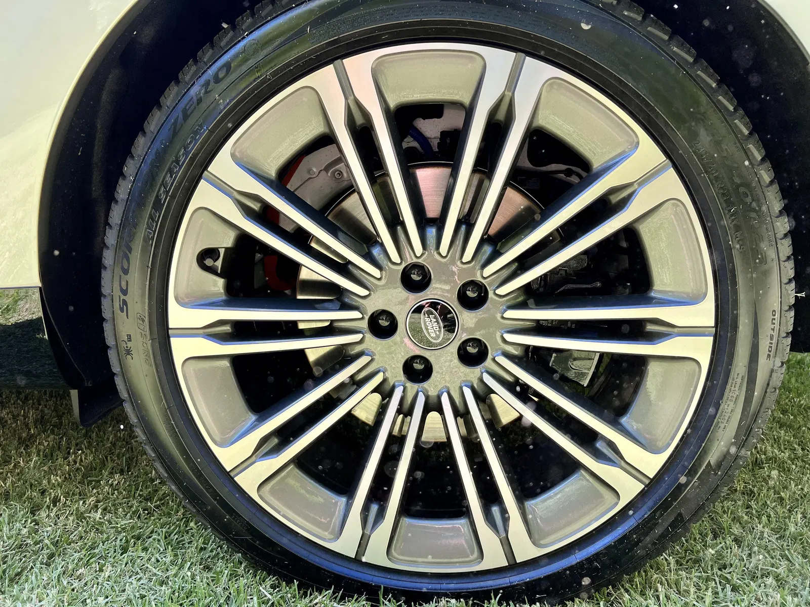 2023 Range Rover P530 SE - ~150 Miles, Twin-Turbo V8, AWD, Premium Interior Upgrade Package