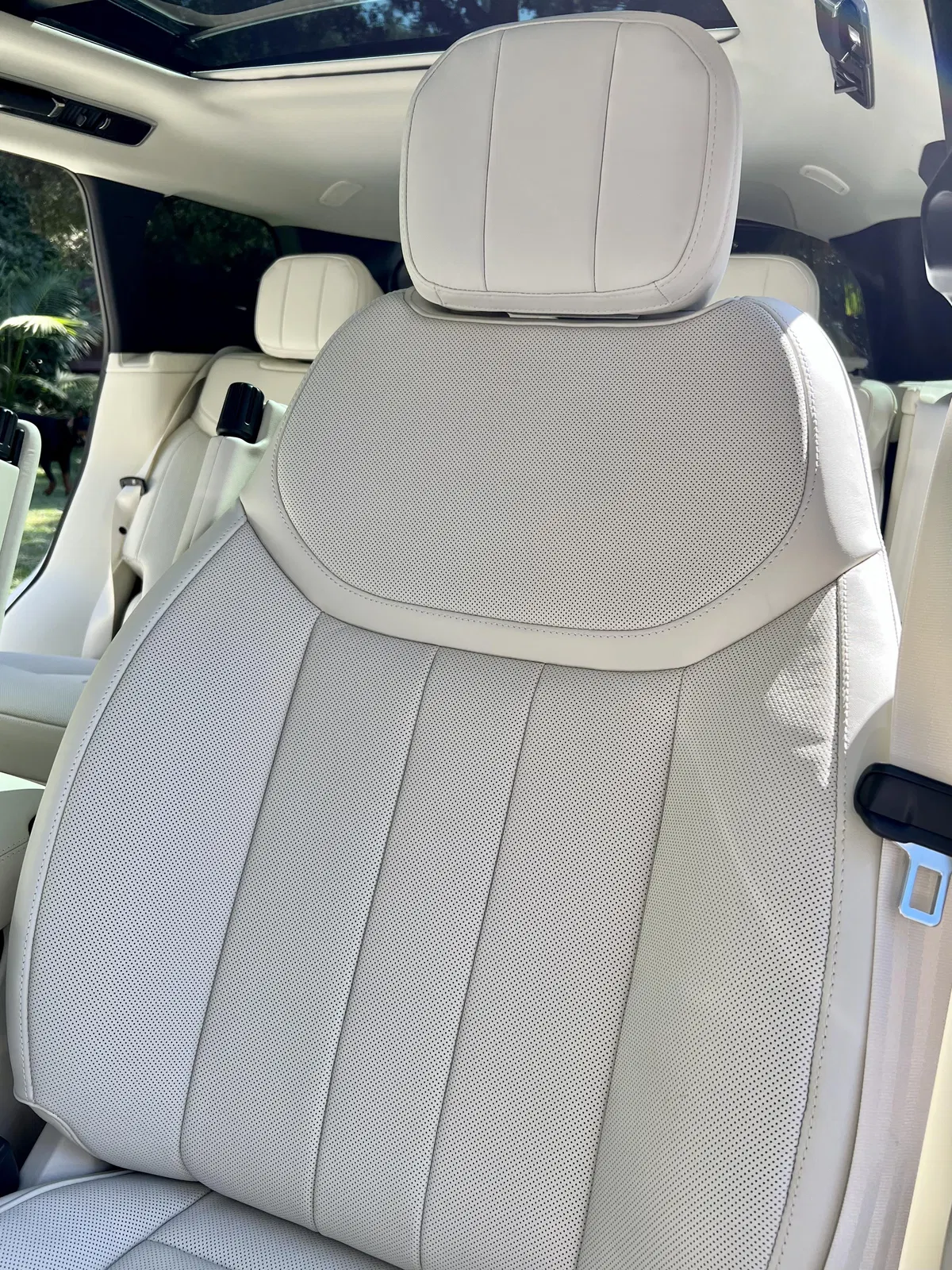 2023 Range Rover P530 SE - ~150 Miles, Twin-Turbo V8, AWD, Premium Interior Upgrade Package