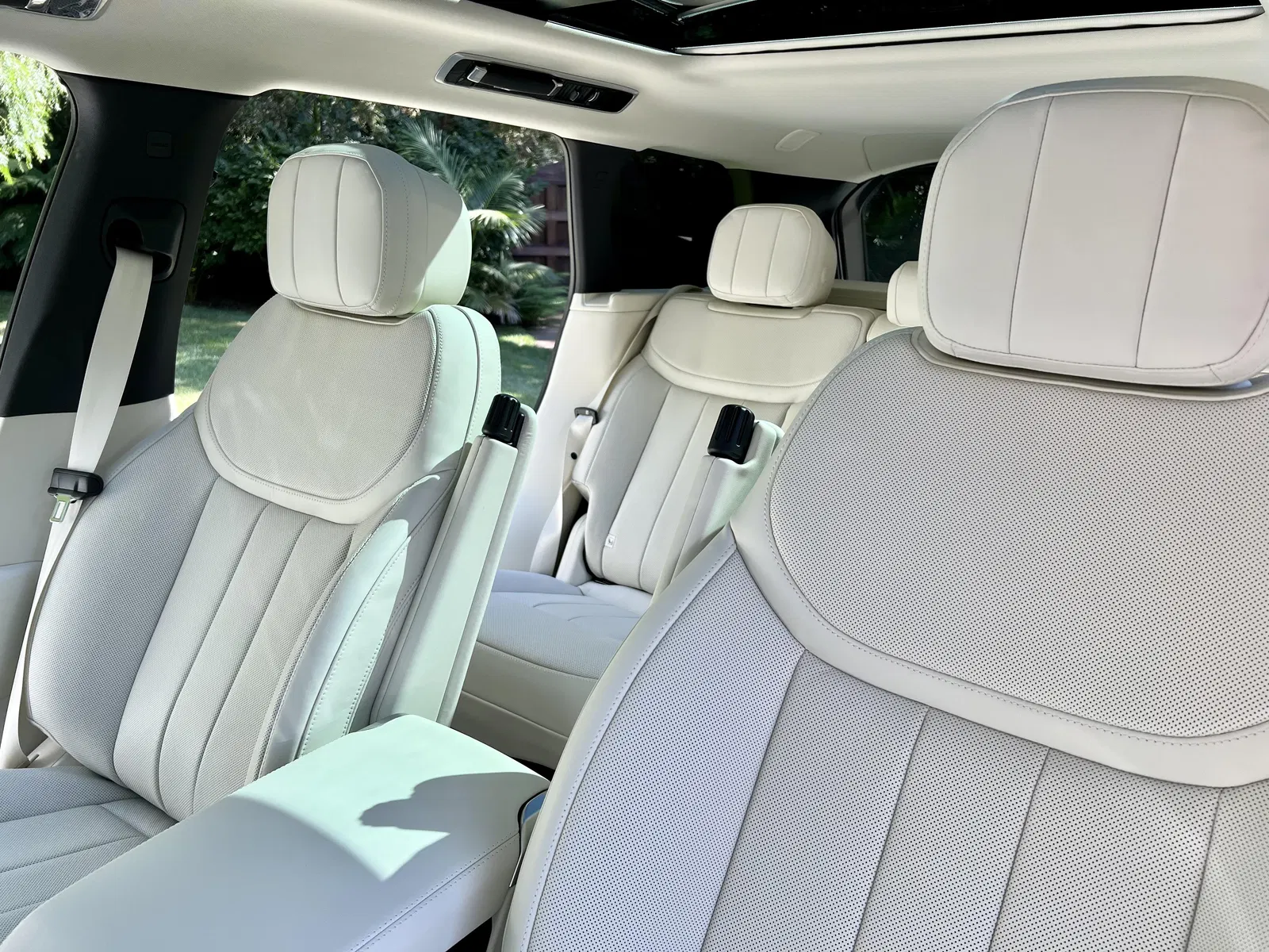 2023 Range Rover P530 SE - ~150 Miles, Twin-Turbo V8, AWD, Premium Interior Upgrade Package