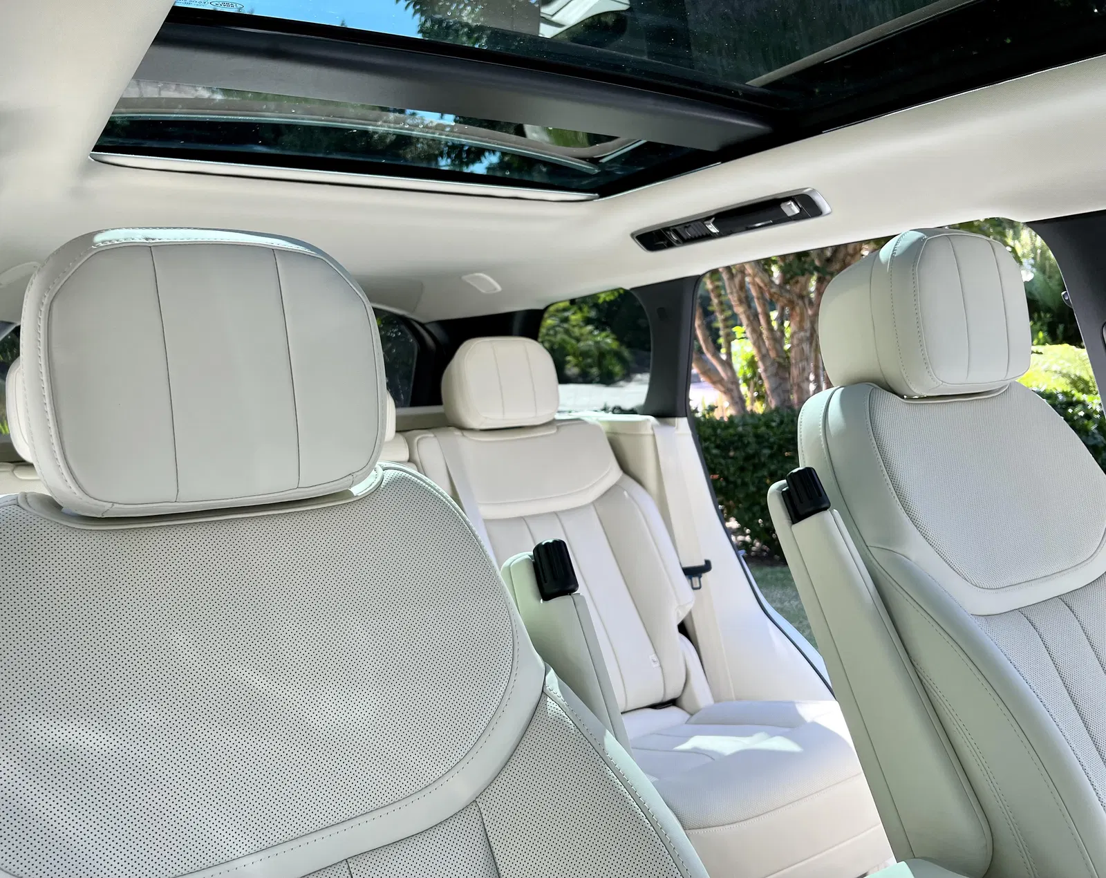 2023 Range Rover P530 SE - ~150 Miles, Twin-Turbo V8, AWD, Premium Interior Upgrade Package
