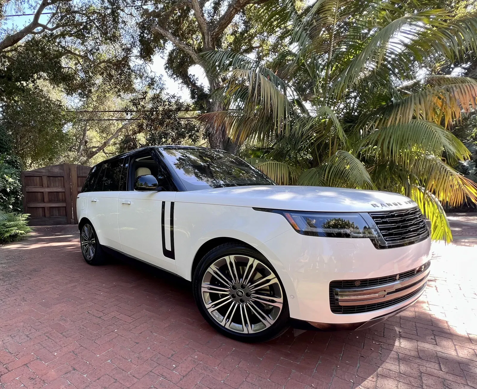 2023 Range Rover P530 SE - ~150 Miles, Twin-Turbo V8, AWD, Premium Interior Upgrade Package