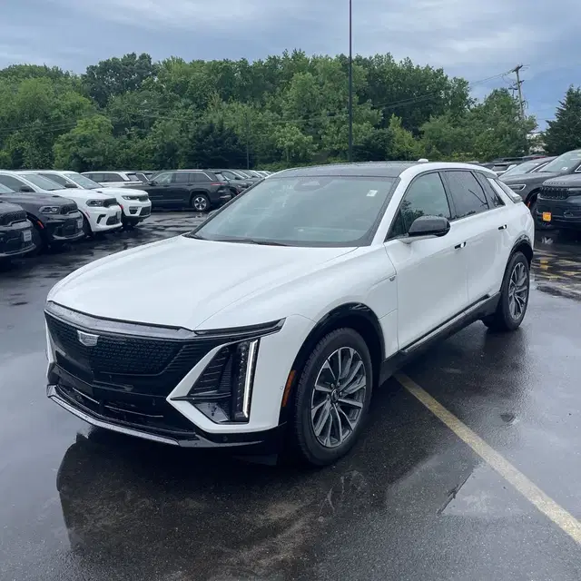 2025 Cadillac LYRIQ Sport 2