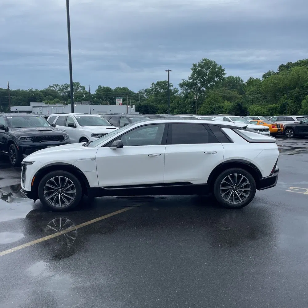 2025 Cadillac LYRIQ Sport 2