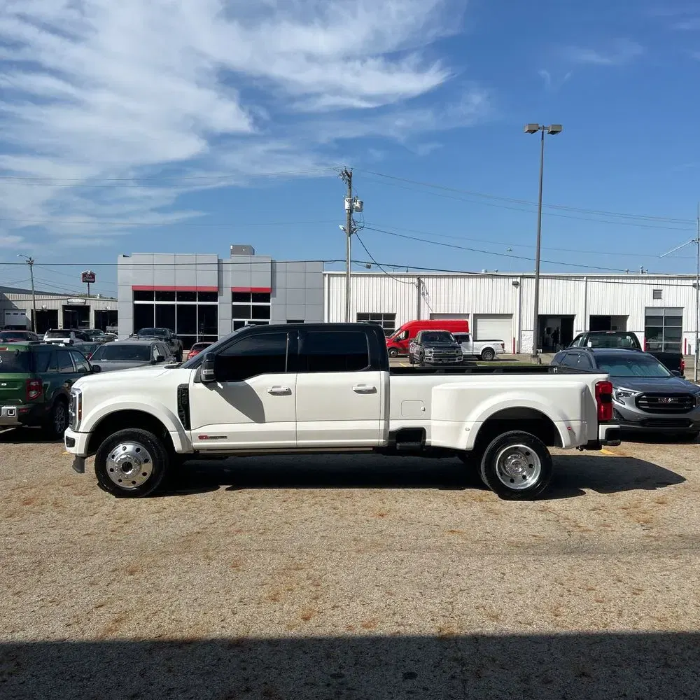 2025 Ford F-450 Super Duty Platinum