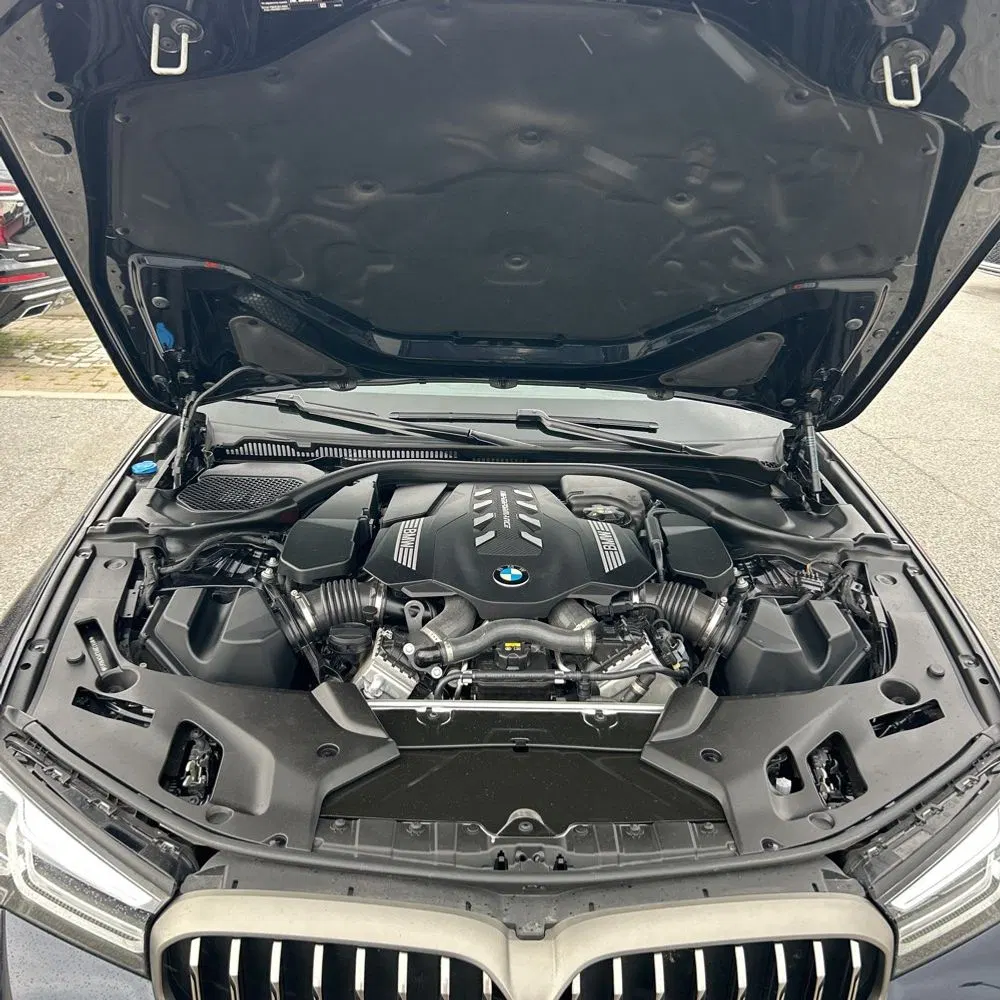 2023 BMW 5-Series M550xi