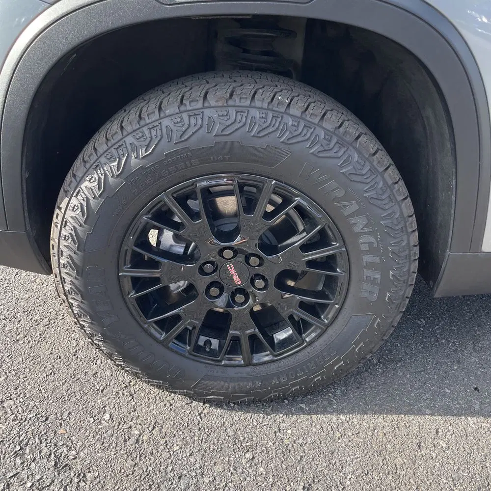 2025 GMC Acadia AT4