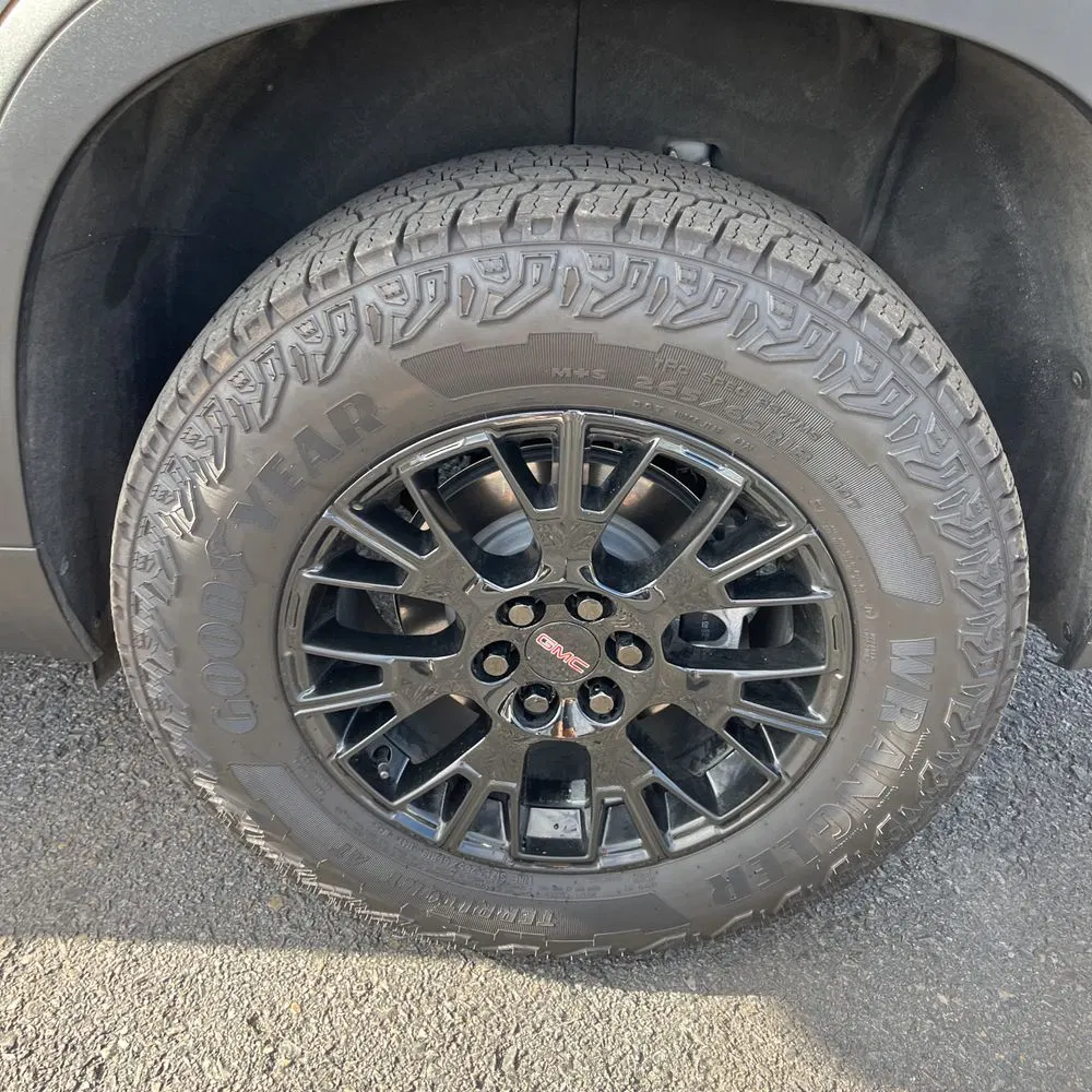 2025 GMC Acadia AT4