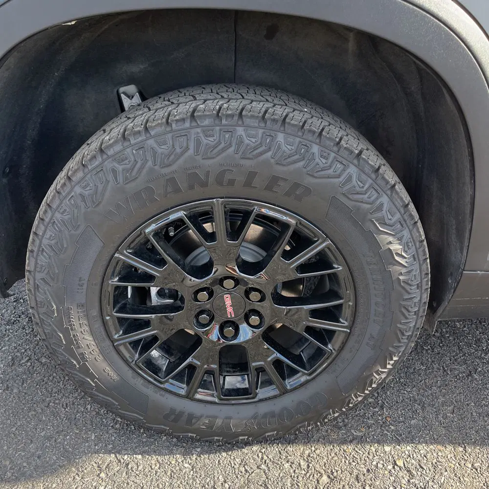 2025 GMC Acadia AT4