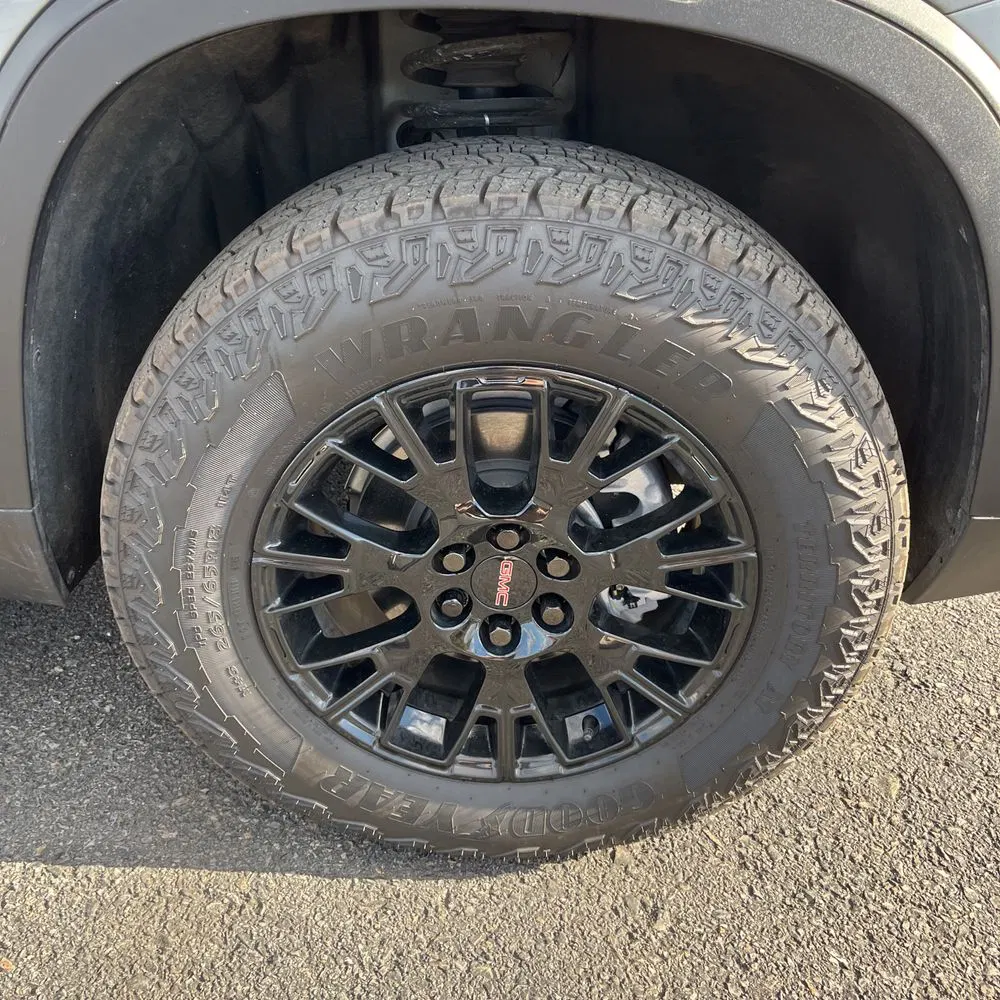 2025 GMC Acadia AT4