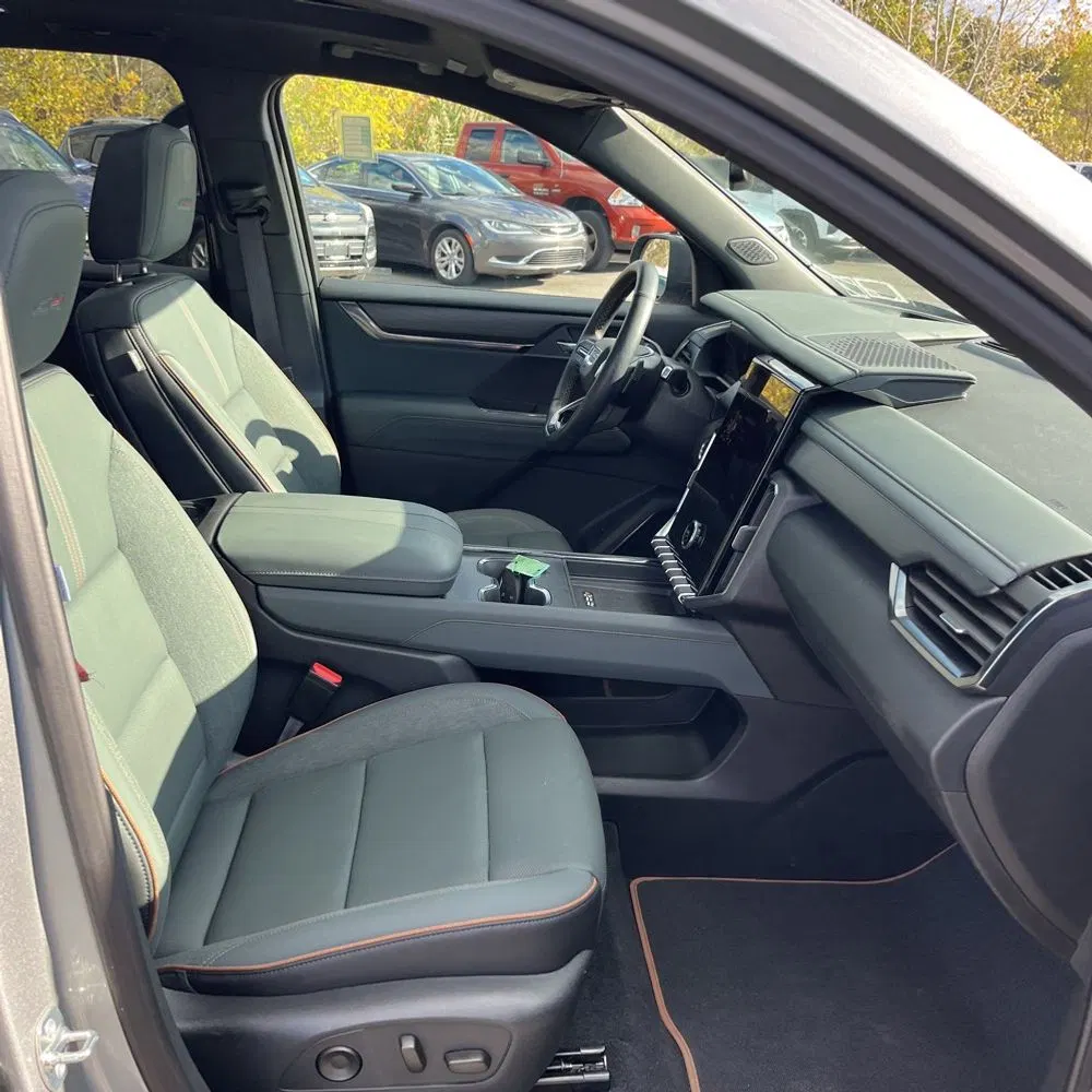 2025 GMC Acadia AT4