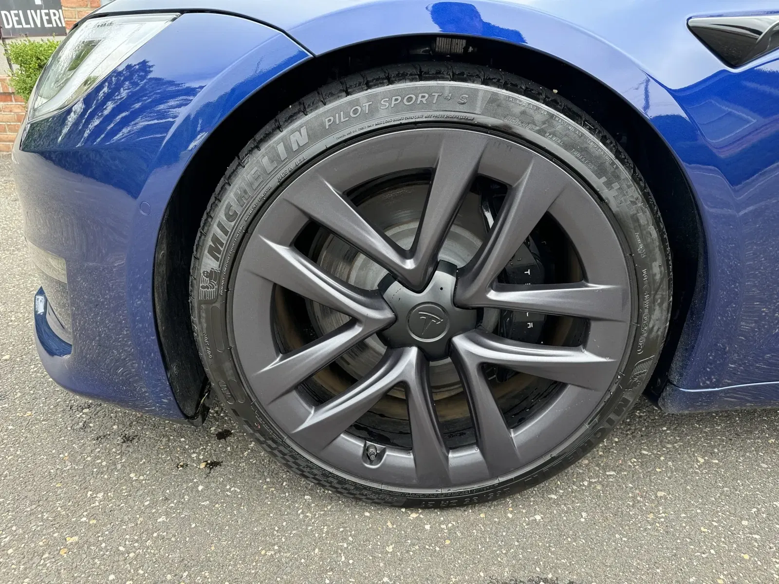 2k-Mile 2021 Tesla Model S Plaid