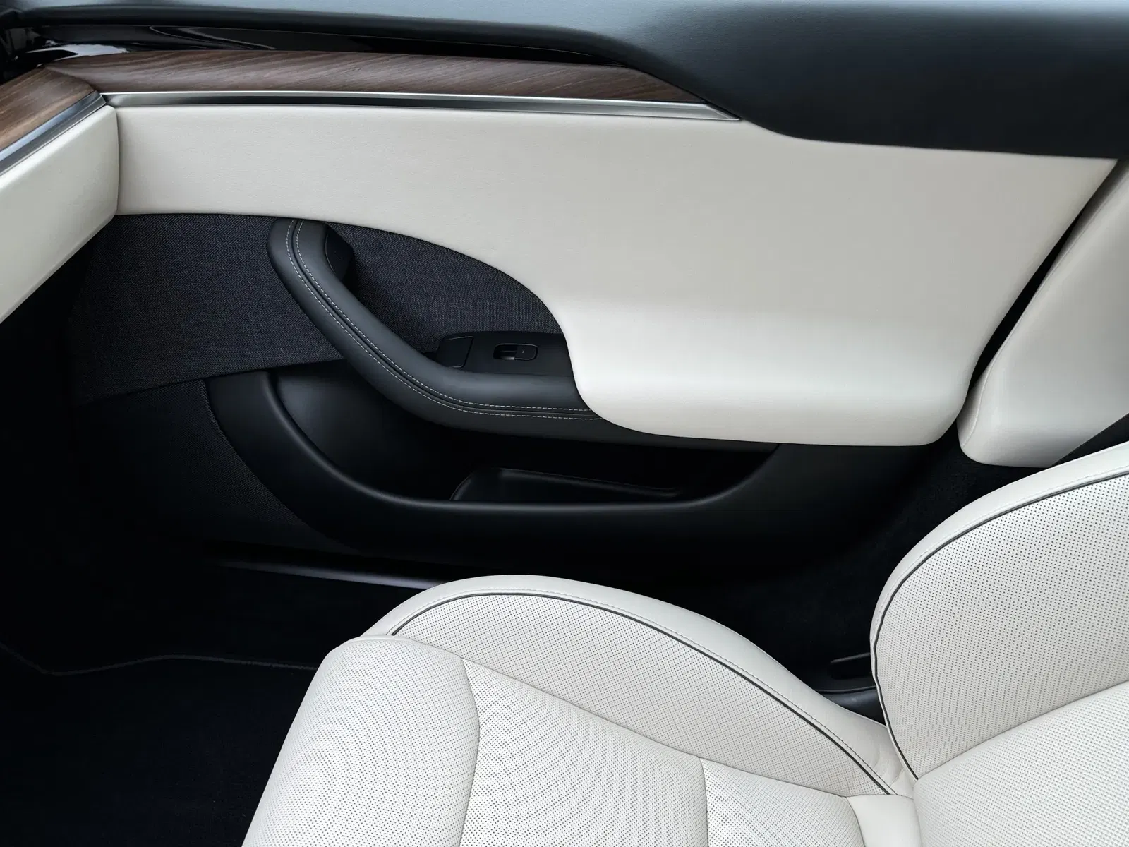 2k-Mile 2021 Tesla Model S Plaid